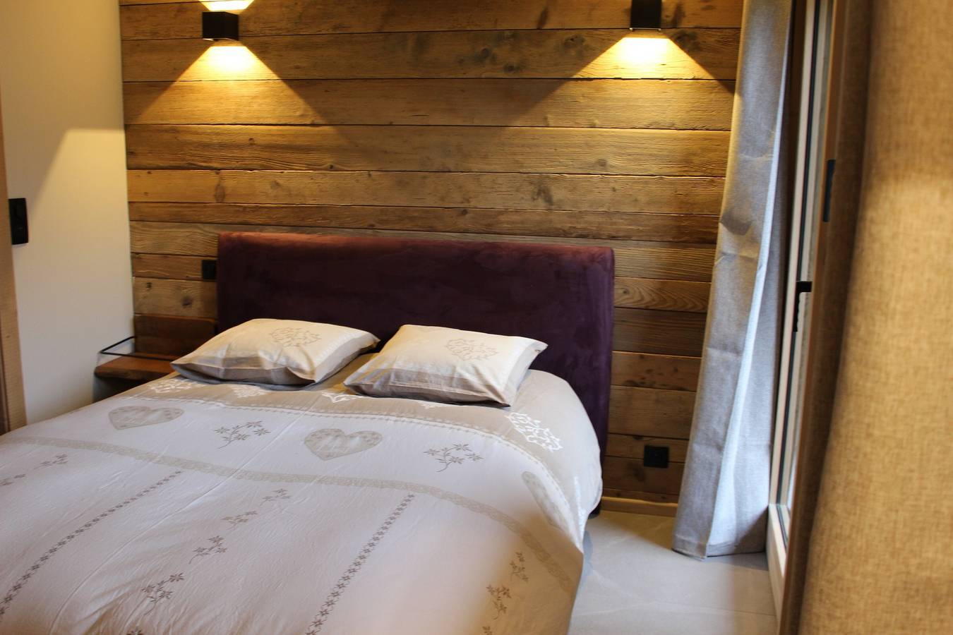 Gîte 'Lisalice': Mountain View, Private Terrace & Wi-Fi in Les Villards-sur-Thônes, Annecy region