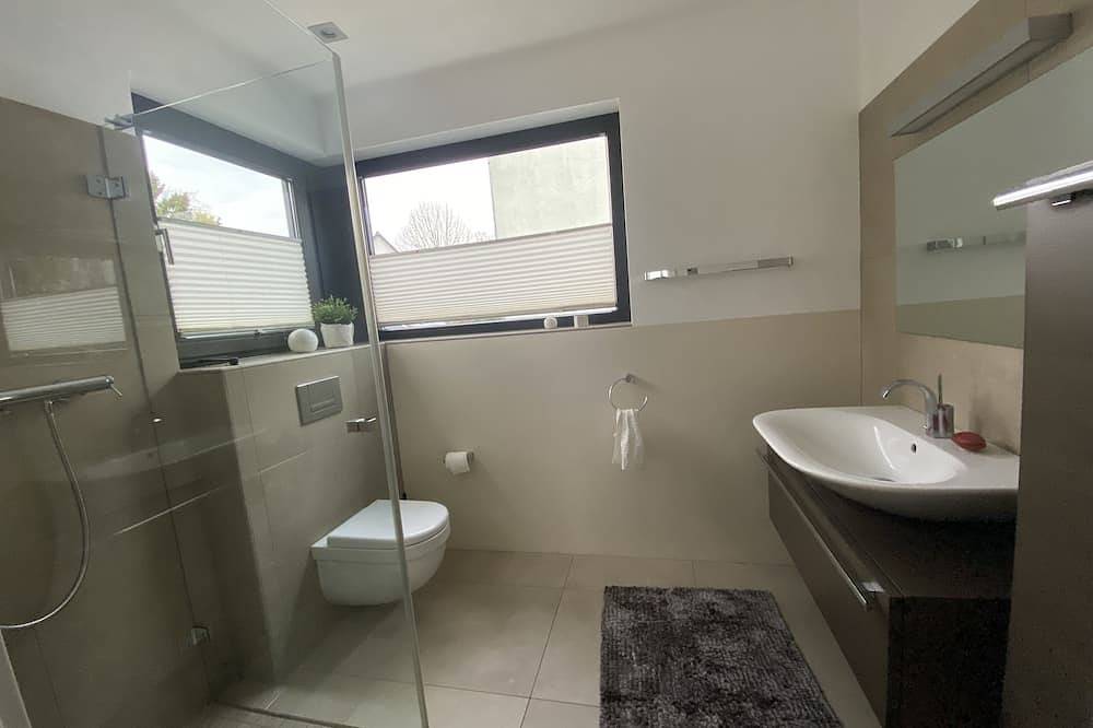 Ganze Wohnung, Fewo im schönen Hösel – neu renoviert! in Ratingen, Nordrhein-Westfalen