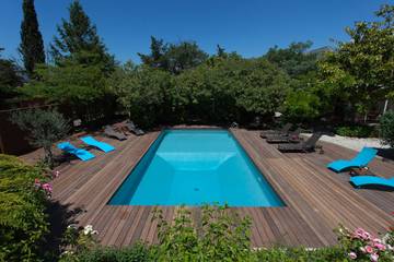 Gîte pour 2 personnes, avec terrasse ainsi que piscine et jardin à Gémenos