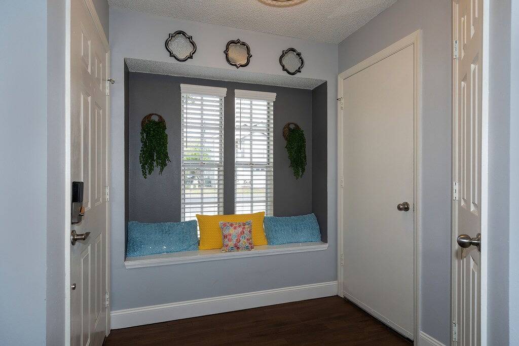 Newley Remodeled and Furnished, Cozy House 5 Minutes From Downtown! in Mount Dora, Lake County
