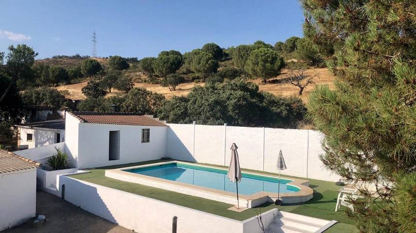 Casa rural para 5 personas, con terraza y piscina además de jardín y vistas, Se admiten mascotas en Valle del Guadiato