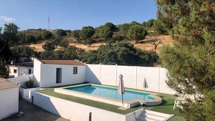 Casa rural para 5 personas, con terraza y jardín además de vistas y piscina, Se admiten mascotas en Valle del Guadiato