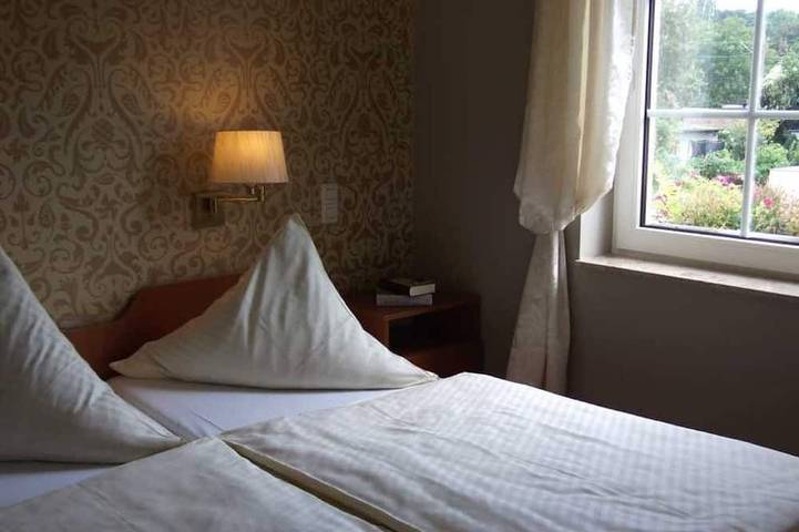 Einzelzimmer - Pension, Café & Restaurant Am Krähenberg in Halle, Saale-Unstrut