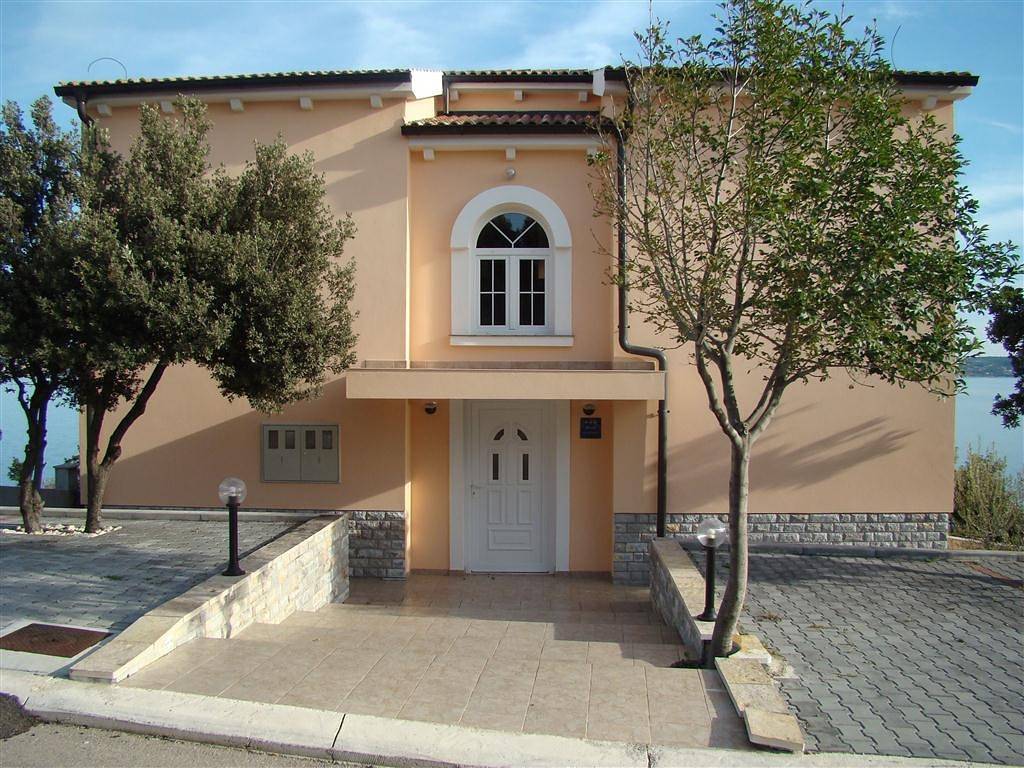 Entire apartment, Two bedroom apartment with terrace and sea view Posedarje, Novigrad A-6162-b in Novigradsko More, Zadar