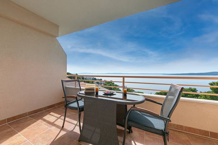 Ferienwohnung für 2 Personen, mit Balkon/Terrasse und Pool, mit Haustier in Brela