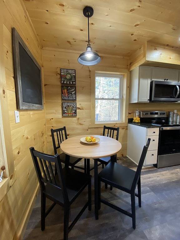 The Cabin at Lapp's Lodging in Hocking Hills