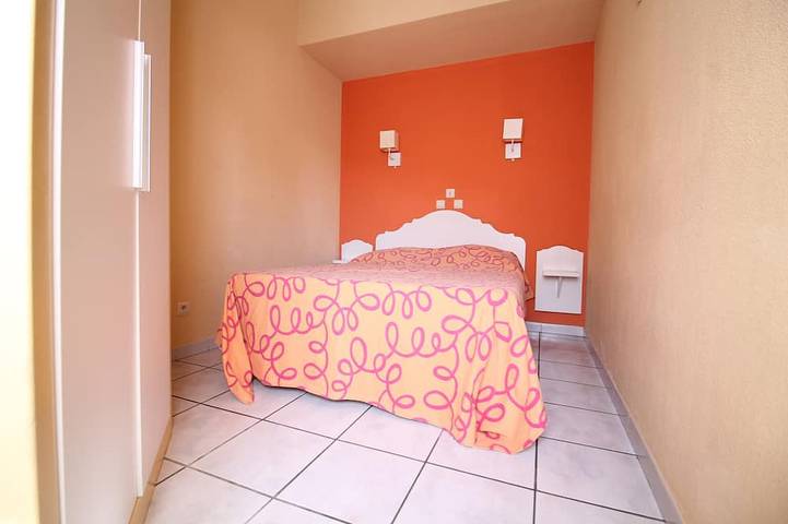 Villa in a gated community with a pool, 200 meters from the beach in Saint-Cyprien-Plage, Saint-Cyprien