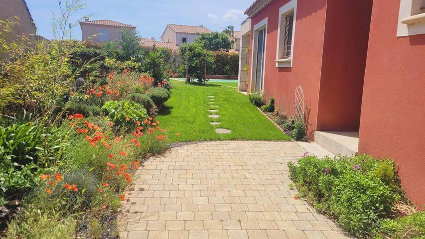 Gîte pour 3 personnes, avec jardin ainsi que terrasse et piscine, animaux acceptés à Saint-Martin-de-Crau - 3