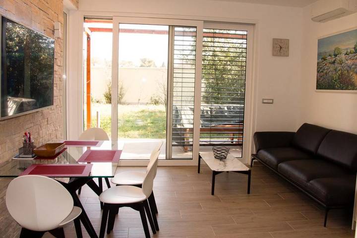 Villa für 2 Personen, mit Terrasse und Garten in Zadar (Kommun)