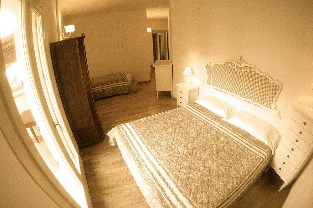Ganze Wohnung, Neus grosses wohnung direkt am see in Malcesine, Gardasee-Berge