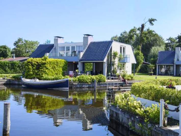 Vakantiehuis voor 8 personen, with Balkon and Terras as well as Tuin and Uitzicht in Loosdrecht