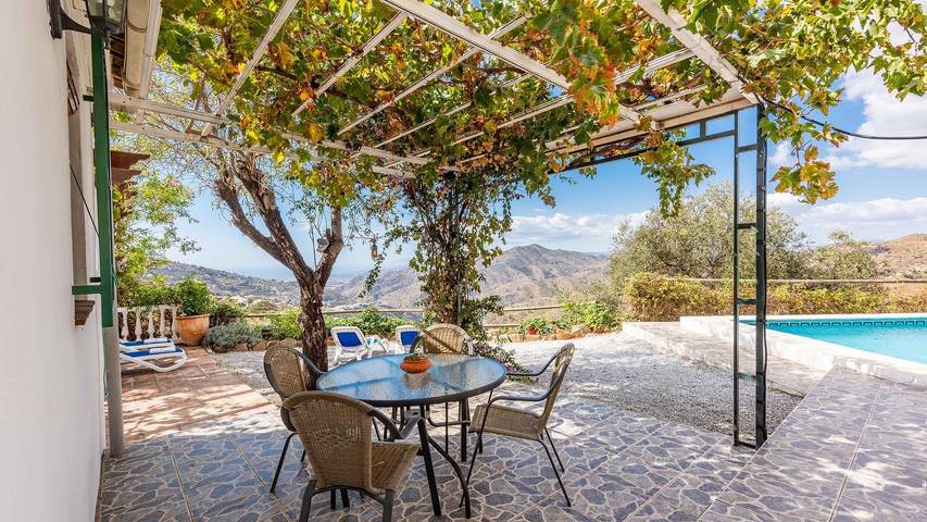 Casa rural para 4 personas, con balcón/terraza y piscina, Se admiten mascotas en Sayalonga - 2