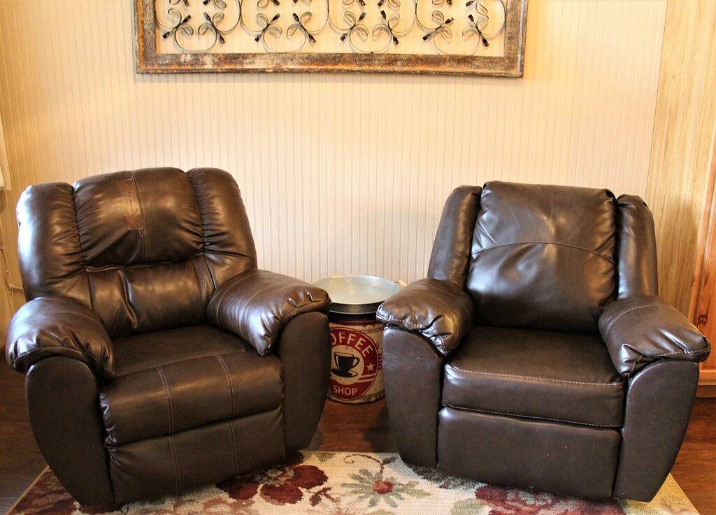 Little Frio Cabin - Cozy Log Cabin in Uvalde County