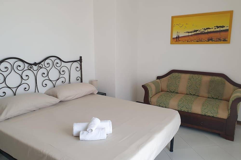 Geheel appartement, 2 Bedroom Apartment in Maugeri in Valverde (Italië), Provincie Catania