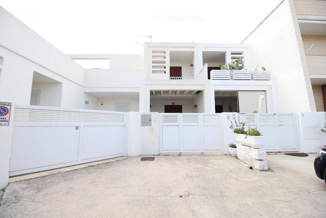 Entire apartment, Casa Roberta - with 2 bathrooms in Melendugno, Lecce Province