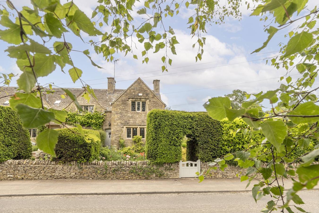 Yew Tree Cottage, Lower Swell in Stow-on-the-Wold, Gloucestershire