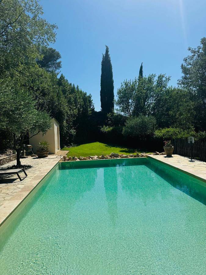Casa de vacaciones para 8 personas, con vistas además de jardín y piscina - 1
