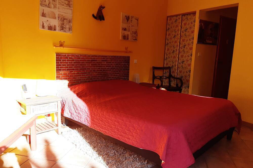 Appartement entier, Chambre indépendante avec salle d'eau , wc et terrasse in Donzère, Région de nyons