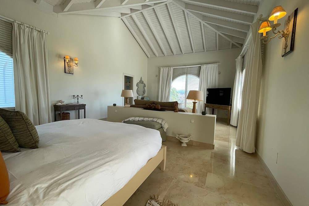 48. Luxury Eco Villa with Pool, Jacuzzi & Daily Breakfast – Benalup in Benalup-Casas Viejas, Costa de la Luz