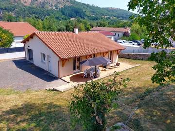 Gîte pour 6 personnes, avec jardin à Brives-Charensac