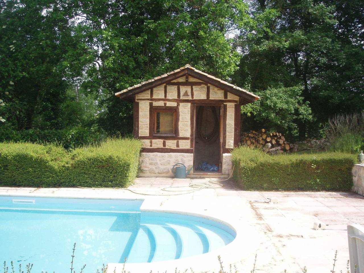 Der Pavillon - im Park des Schlosses Lescaut in Montignac-de-Lauzun, Région de Marmande