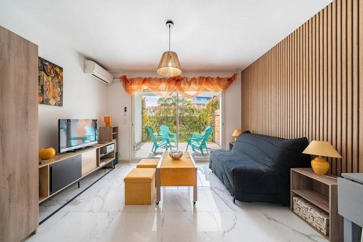 Gîte pour 2 personnes, avec terrasse et jardin, animaux acceptés dans Chateau Et Parc Vallombrosa Cannes