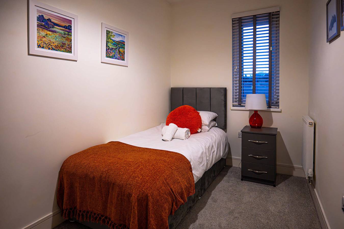 Ganze Wohnung, Convenient 2 Bedroom Apartment in Crawley in Crawley, West Sussex