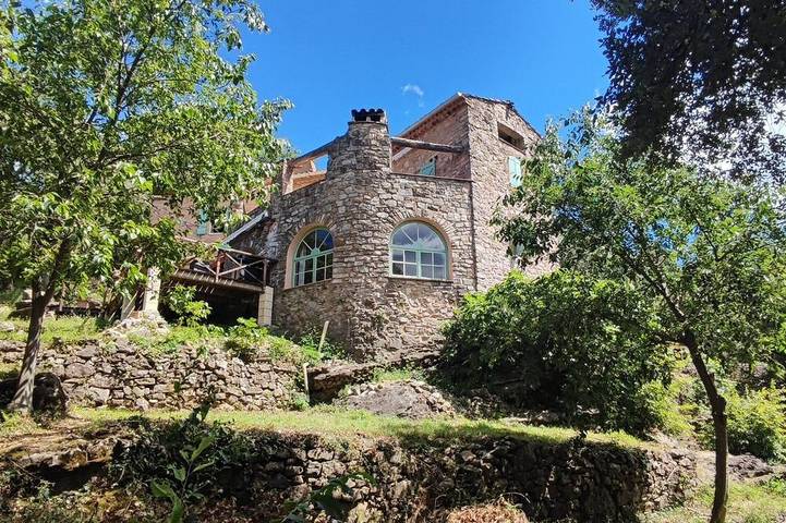 Gîte pour 6 personnes, avec terrasse et jardin à Cendras