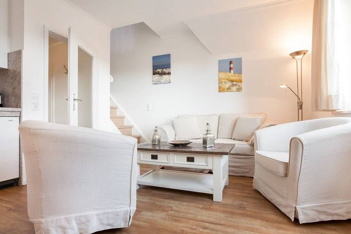 Ganze Wohnung, Helles und mordernes Zwei-Raum-Appartement. in Wenningstedt, Sylt