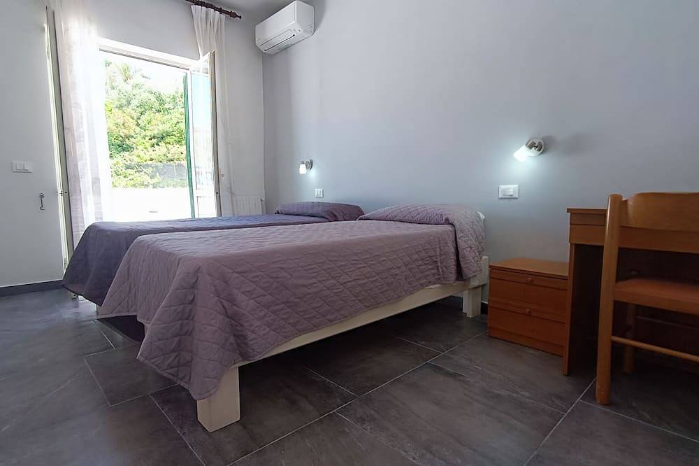 5 Zimmer mit Meerblick, 100 m vom Strand entfernt, mit Parkplatz, Garten und Balkon in Panza, Forio