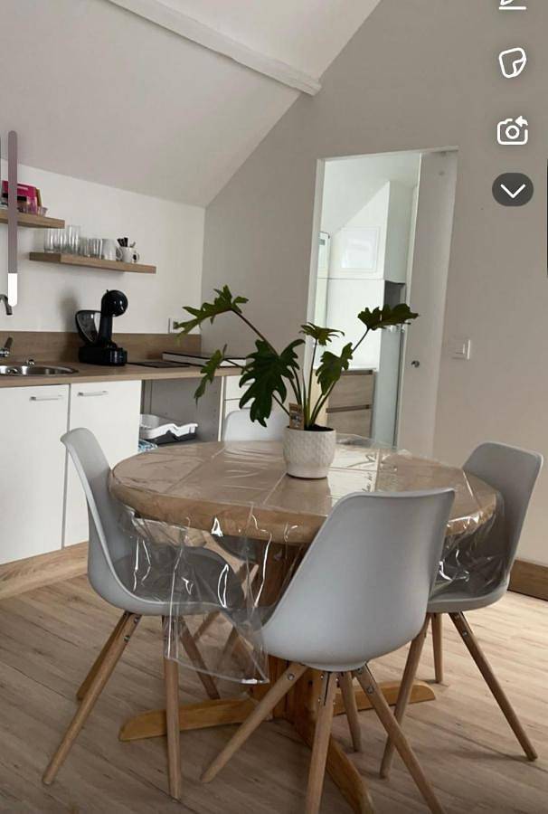Appartement entier, One-Bedroom Apartment in Saint-Nicolas-d'Aliermont, Région de Dieppe