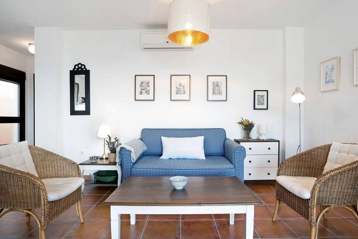 Apartamento 'Cobijadas75 Janda' con vistas a la montaña, balcón y Wi-Fi in Vejer de la Frontera, Costa de la Luz