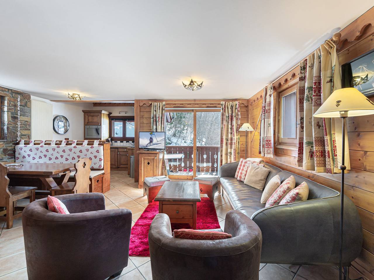 Geheel appartement, Bright duplex 8 people, ski-in/ski-out, pool & spa Méribel in Meribel Village, Courchevel