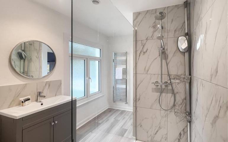 Location de vacances pour 16 personnes, avec vue ainsi que balcon et piscine, animaux acceptés à Windsor - 4