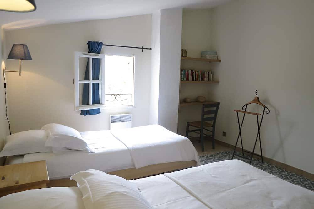 Villa  \"Mas du Luberon\" - Domaine de la Bastidonne,  Lavandes, piscine, clim. 4* in Céreste, Parc naturel régional du Luberon