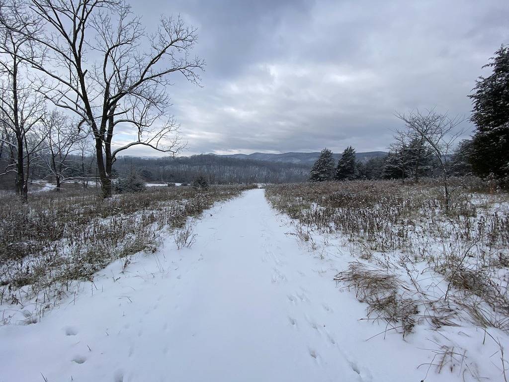 \"Sundance\" Gorgeous River Front Cabin auf 54 Morgen mit Whirlpool und spektakulärer Aussicht in Page County