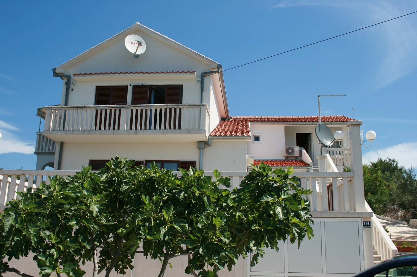 Ganze Wohnung, 2-Zimmer-Ferienwohnung mit Terrasse und Meerblick Jezera, Murter A-5079-a in Tisno, Murter