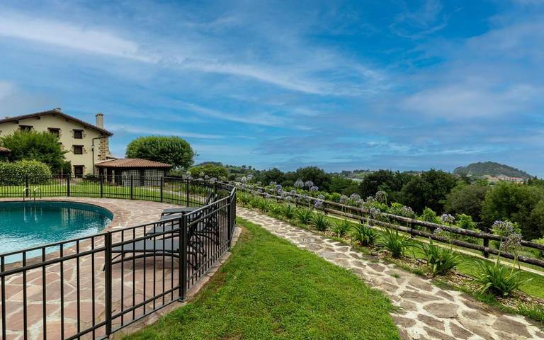 Hôtel pour 2 personnes, avec Terrasse et Jardin ainsi que Piscine et Vue