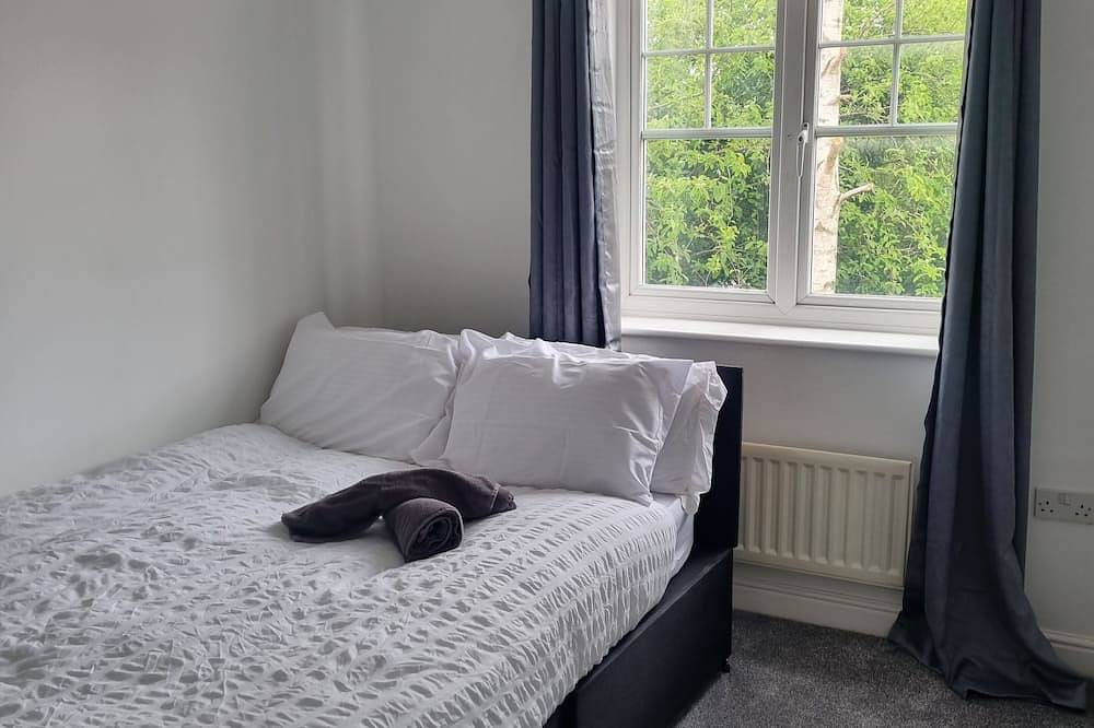 Maidstone villa 3 bedroom free parking free Wifi in Kent