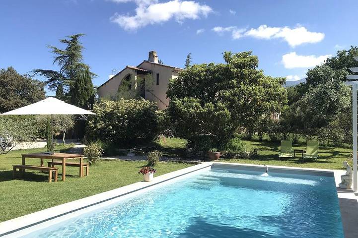 Gîte pour 4 personnes, avec Balcon ainsi que Jardin et Piscine