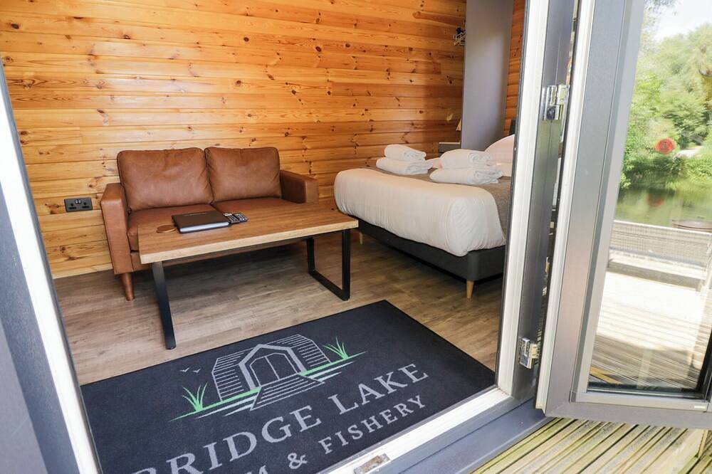 The Shepherds Hut At Bridge Lake Farm & Fishery in Chacombe in Oxfordshire