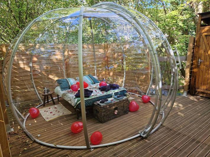 Tente pour 2 personnes, avec terrasse ainsi que vue et jardin