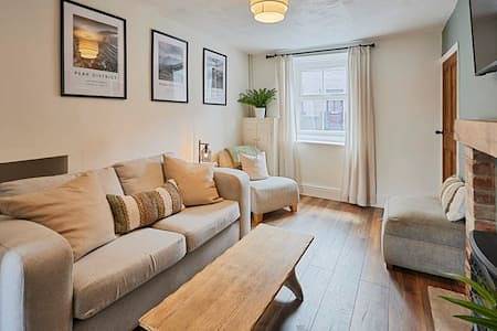 Host & Stay | Church View Cottage in Matlock, Derbyshire