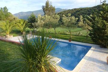Gîte pour 2 personnes, avec terrasse ainsi que jardin et piscine, animaux acceptés à Céret
