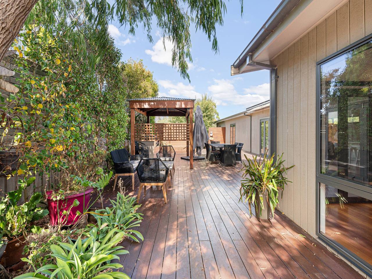 Entire apartment, Luxurious 3-Bed Home with Outdoor Spa in Melbourne, Mornington Peninsula