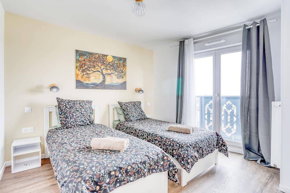 Entire apartment, Duplex* Paris, Villepinte Expo, Cdg, Disneyland in Le Blanc-Mesnil, Seine-Saint-Denis