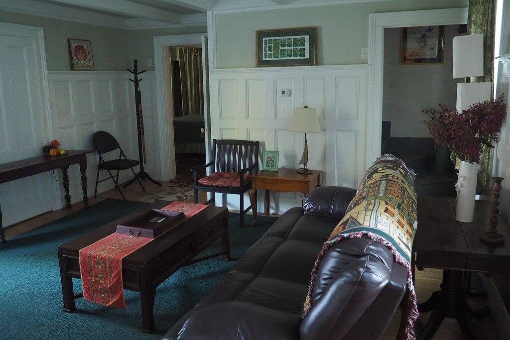 Elegante New England 2Br-Ferienwohnung aus dem 19. Jahrhundert im Garfield House in Lee, Berkshire County