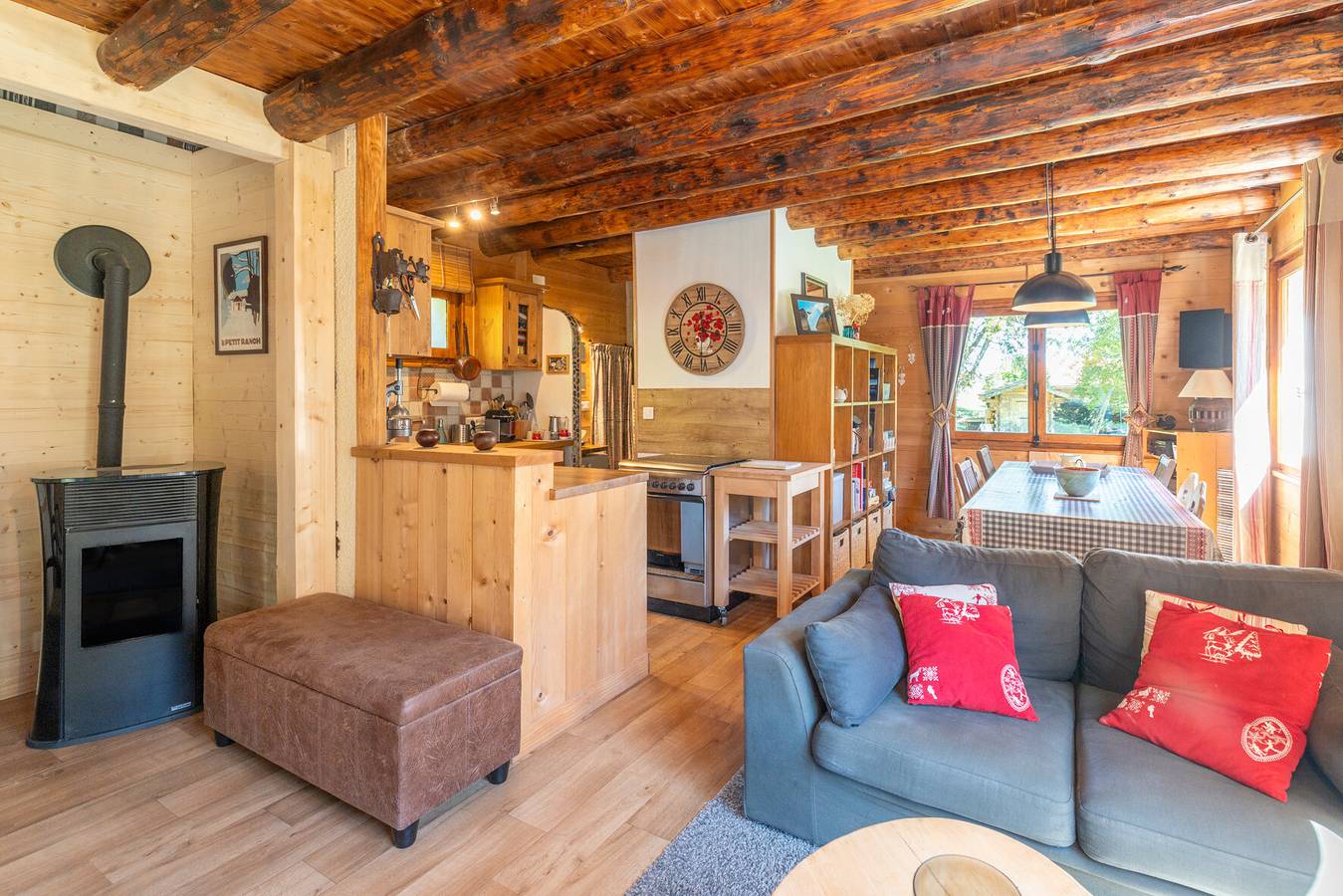 Chalet "Le Petit Ranch" with Mountain View and Private Garden in Le Reposoir, Bonneville region