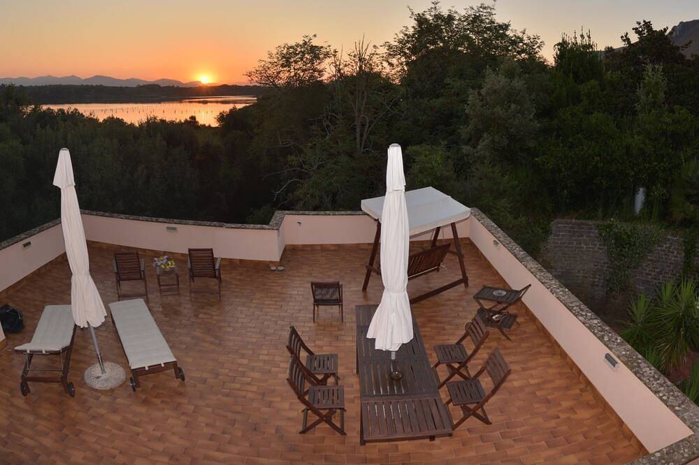 Villa en el \"Monte-Mare-Lago\" en Torre Paola Sabaudia in Sabaudia, Agro Pontino