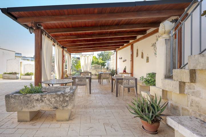 Entire apartment, Apartment 'La Dimora Di Marco - Sole E Luna' with Shared Terrace, Wi-Fi and Air Conditioning in Melendugno, Lecce Province